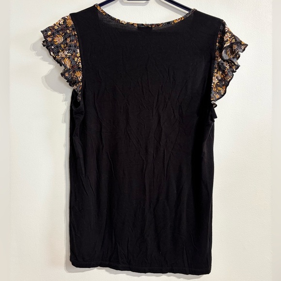 🎉4/30$🎉 Black Flutter Sleeve Top 🖤 - Picture 3 of 3